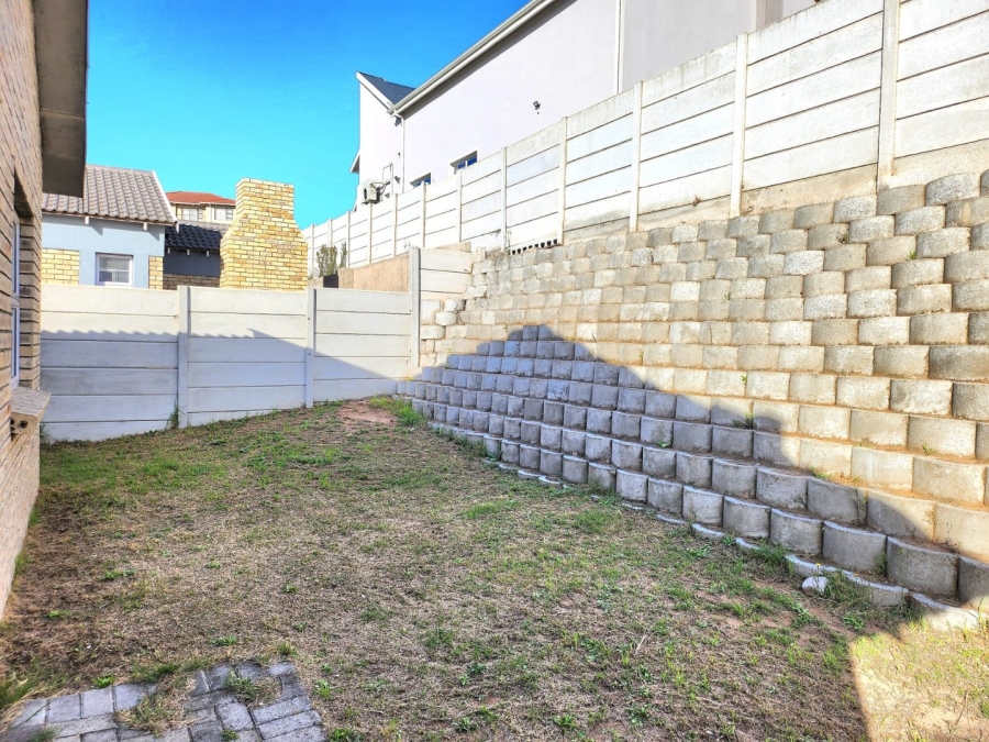 To Let 3 Bedroom Property for Rent in Lovemore Park Eastern Cape